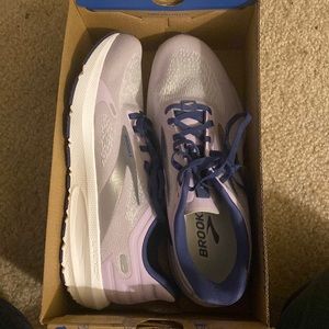 brand new, never worn. nothing wrong, just not the right size for me.